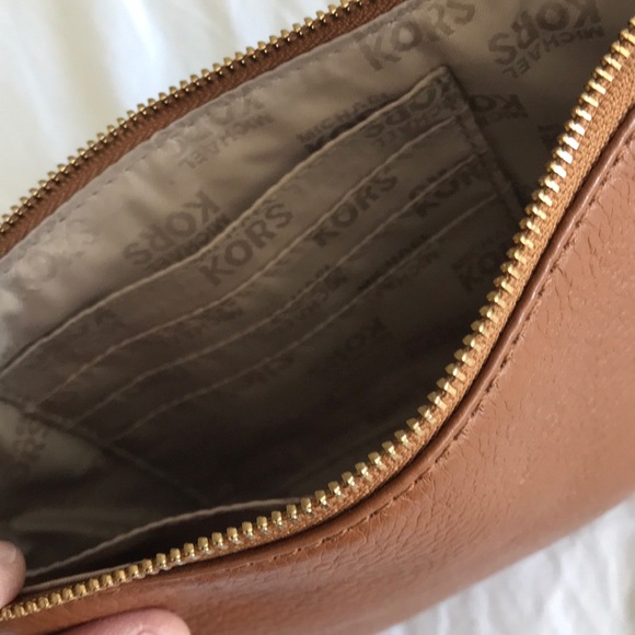 MICHAEL KORS WRISTLET PURSE - Picture 3 of 9